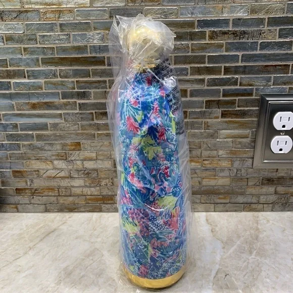 Lilly Pulitzer 24 Oz Squeeze The Day Water Bottle - Picture 8 of 11